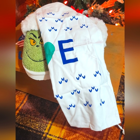 The Grinch Slippers - Picture 10 of 12